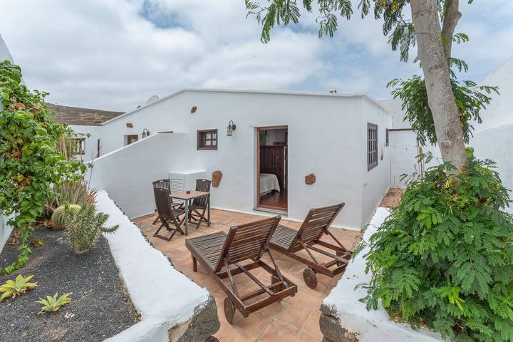 Casa rural para 16 personas, con jacuzzi y jardín en Haría - 4