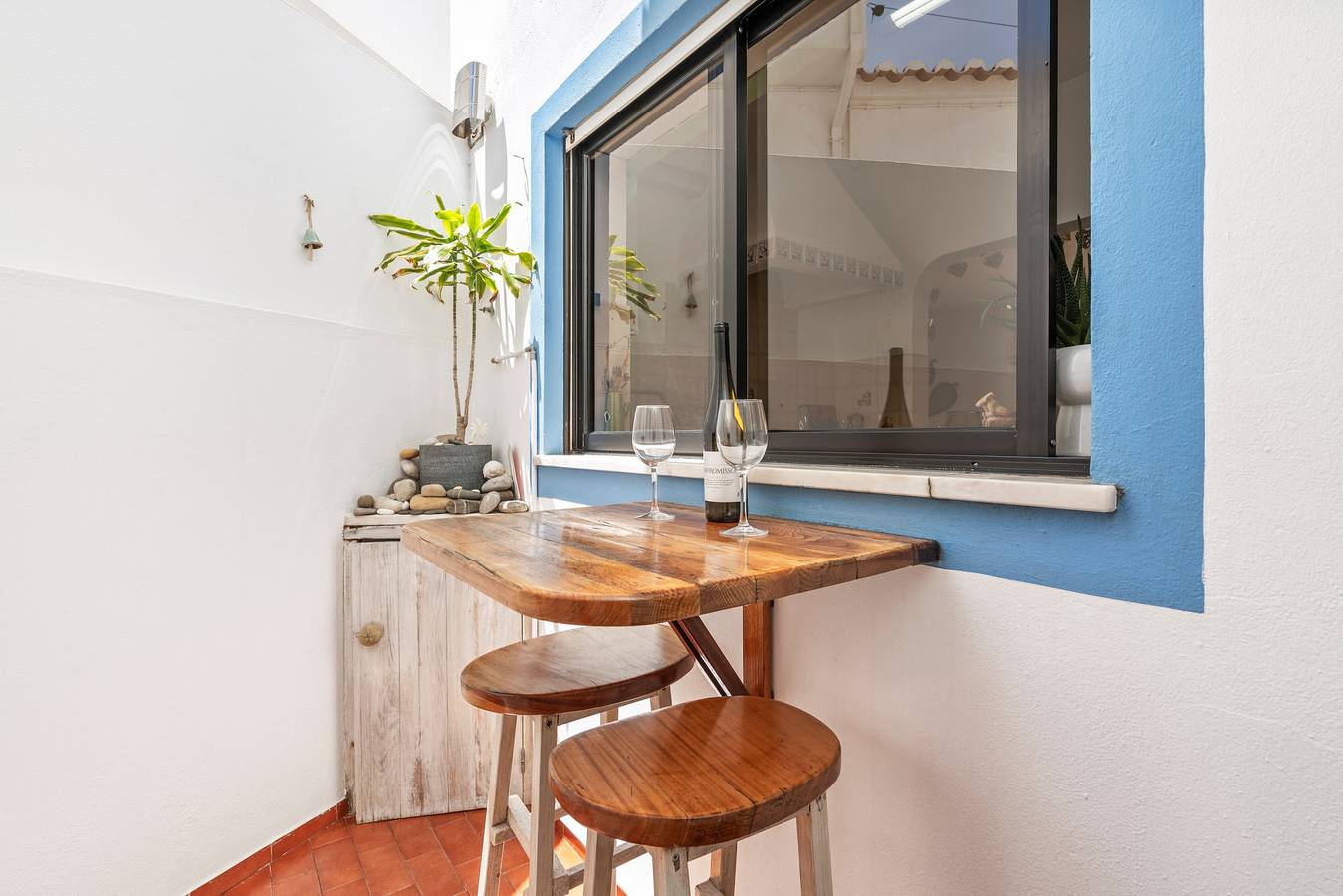 Holiday Home 'Fisherman's Cottage' with Shared Pool, Private Terrace and Wi-Fi in Praia do Burgau, Parque Natural do Sudoeste Alentejano e Costa Vicentina