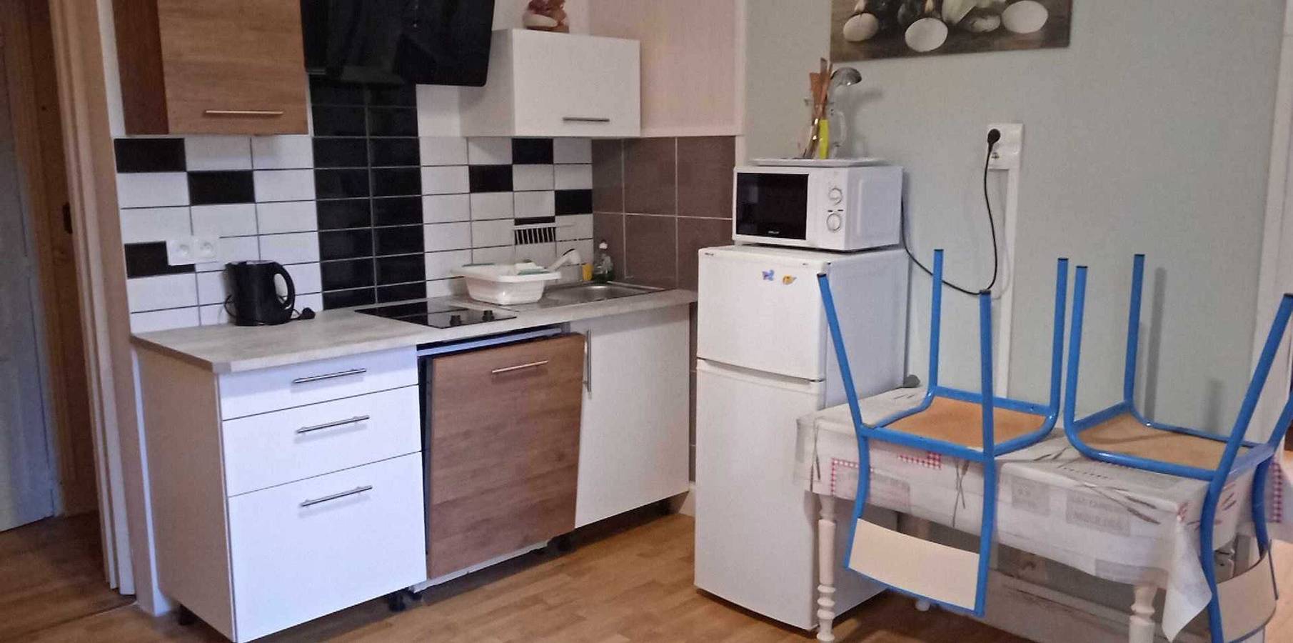 Apartamento entero, Apartamento acogedor en Néris-les-Bains - 30 m² - Parking in Néris-les-Bains, Región de Montluçon