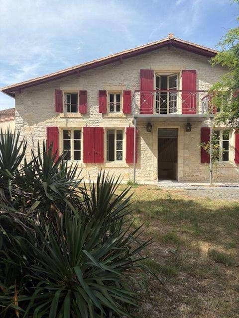 Location de vacances pour 9 personnes, avec Balcon ainsi que Terrasse et Jardin dans Marais Poitevin Le Vanneau Irleau