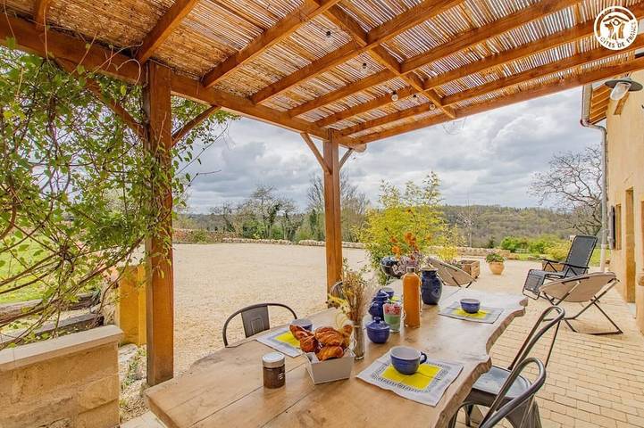 Location de vacances pour 4 personnes, avec jardin dans Semur-en-Brionnais
