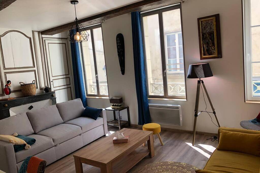 Appartement entier, Laon : « Suite privée au pied de la Cathédrale » in Laon, Aisne