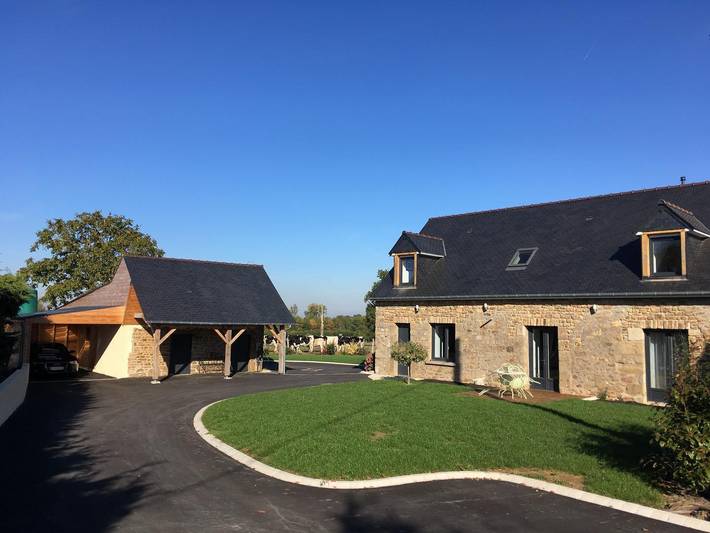 Gîte pour 15 personnes, avec vue et jardin à La Chapelle-Saint-Aubert
