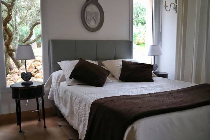 Location de vacances pour 2 personnes, avec piscine et jacuzzi ainsi que terrasse et jardin à Nages-et-Solorgues - 2