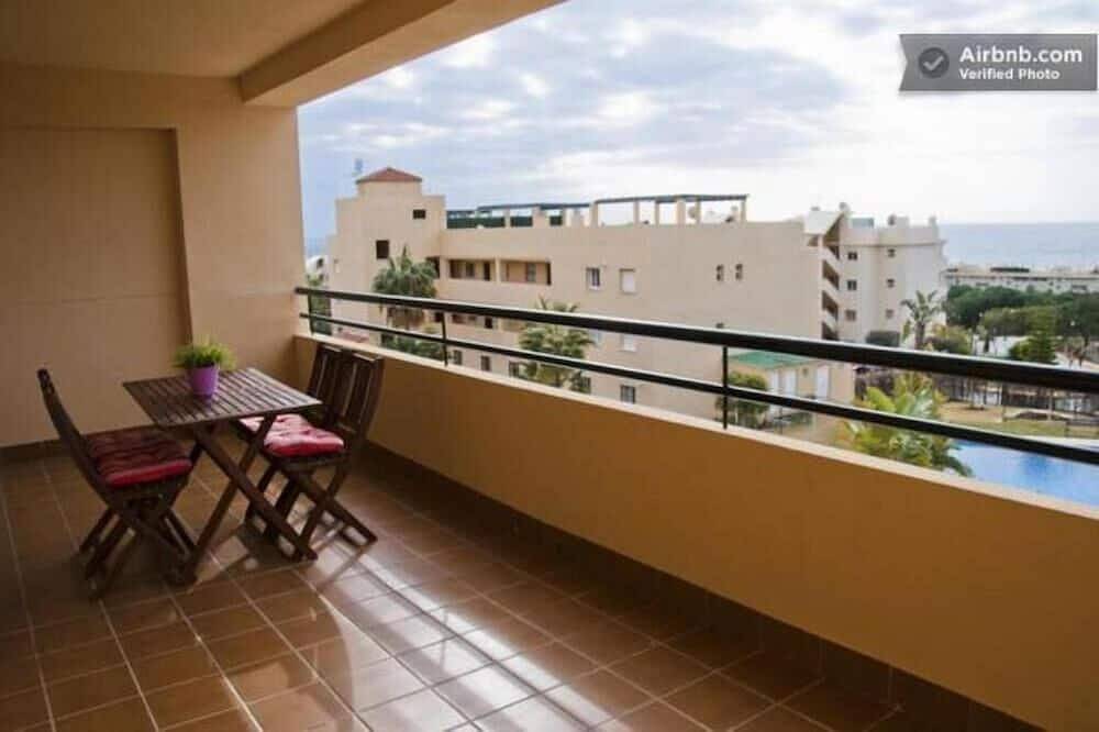 Entire apartment, Apartment with pool in Mijas Costa, calahonda royale in Urbanizacion Calahonda, Mijas