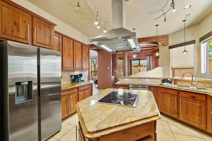 Vacation rental for 8 people, with hot tub and balcony as well as yard in Albuquerque