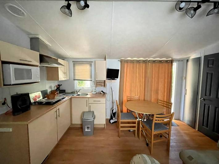 Camping pour 6 personnes, avec Terrasse et Piscine à La Londe-les-Maures - 2