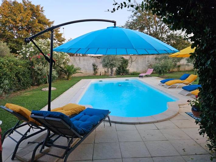 Appartement de vacances pour 4 personnes, avec piscine ainsi que jardin et vue