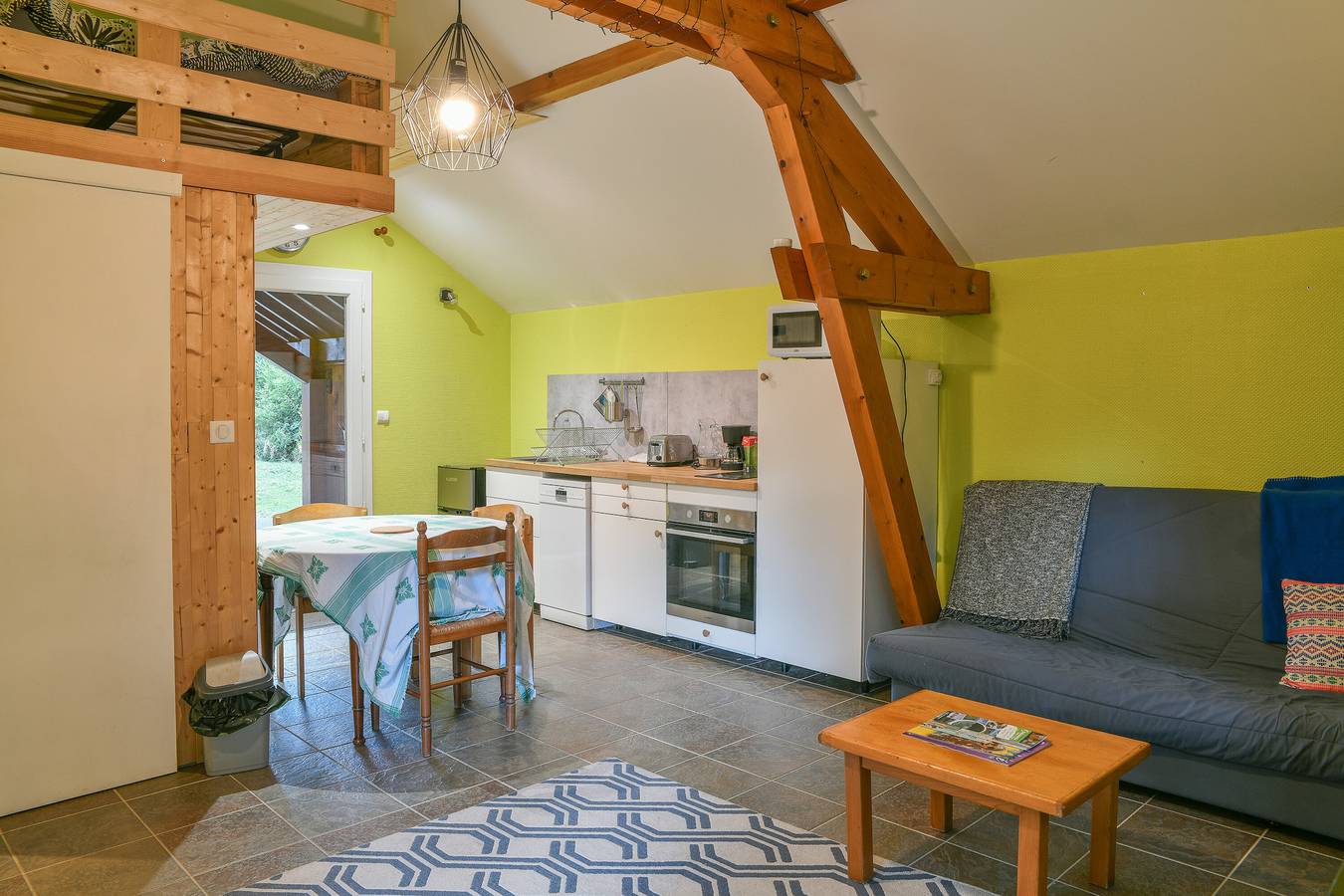 Holiday Home 'Studio 4 Places Proche Lac' with Balcony, Wi-Fi and Air Conditioning in Aix-les-Bains, Chambéry region