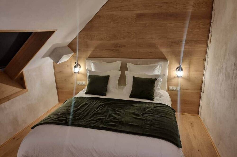 Entire apartment, Chalet des Loups - \"Le refuge\" luxury wellness suite in Sainte-Thérèse, Haute-Saône