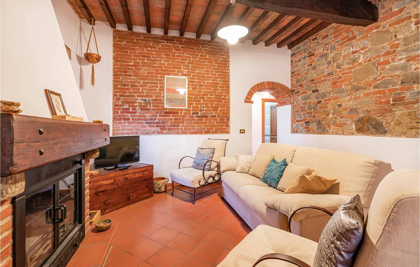 Appartamento intero, Appartamento di 100m² con parcheggio, TV e WiFi - 700m a Alberoro in Alberoro, Monte San Savino
