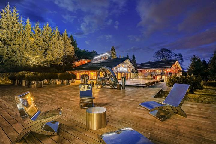 Chalet pour 15 personnes, avec Jacuzzi et Jardin ainsi que Piscine et Sauna à Demi-Quartier