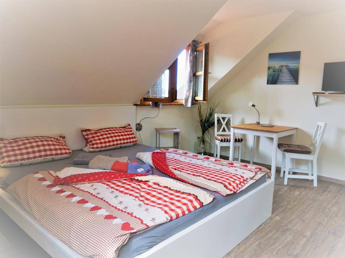 Double Room with Shower in Strandbad Meersburg, Meersburg