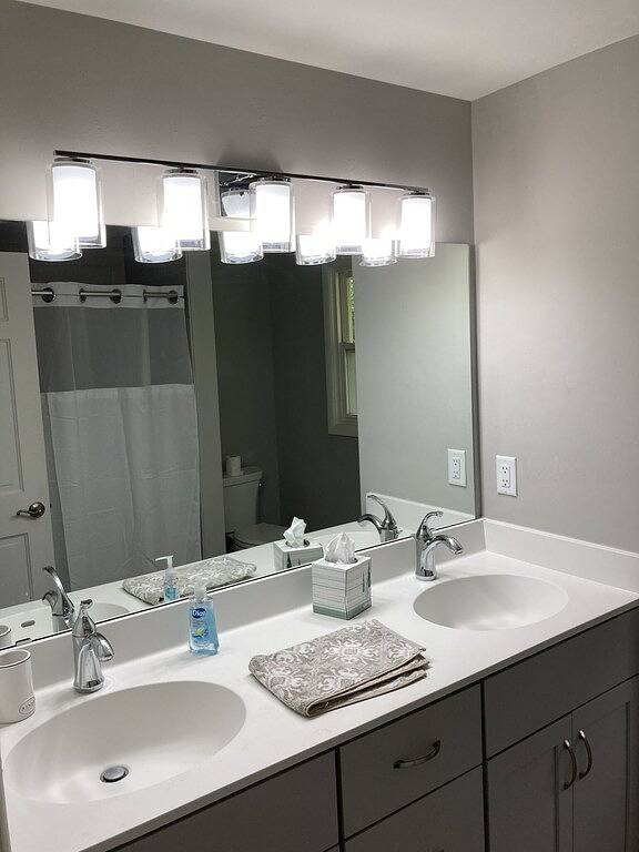 Beautiful home located 15 minutes form downtown Milwaukee . in Mequon, Ozaukee County