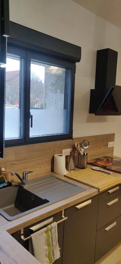 Twin or Double Room in Saint-Julien-du-Sault, Yonne