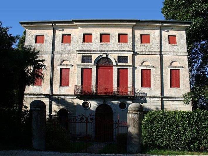 Castillo en la región de Venecia con vistas al jardín in Romano d'Ezzelino, Provincia de Vicenza