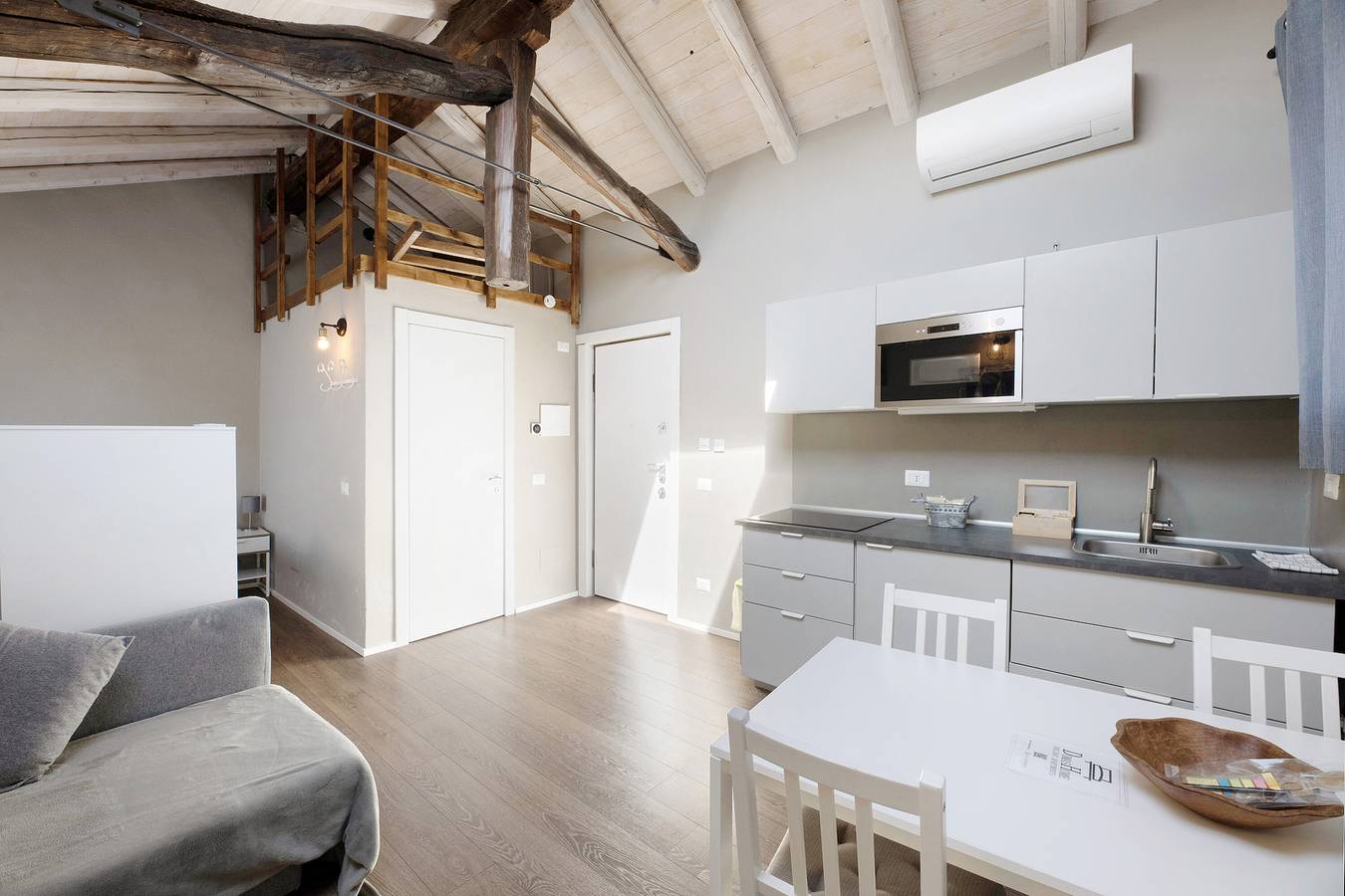 Appartamento intero, Appartamento 'Domas Home N 3' con Wi-Fi e aria condizionata in Domaso, Lago di Como