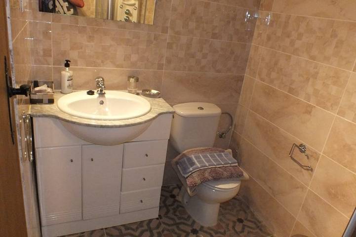 Apartamento entero, Apartamento junto a la piscina con una gran terraza privada de lujo in Fuente del Conde, Iznájar