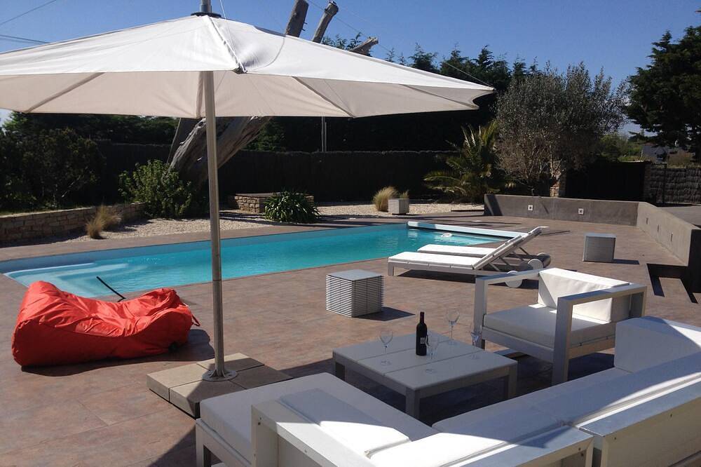 Offre De Derniere Minute   Villa contemporaine vue mer avec piscine chauffée in Trégunc, Région de Quimper
