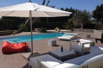 Cottage pour 10 personnes, avec balcon et jardin dans Plage Kersidan