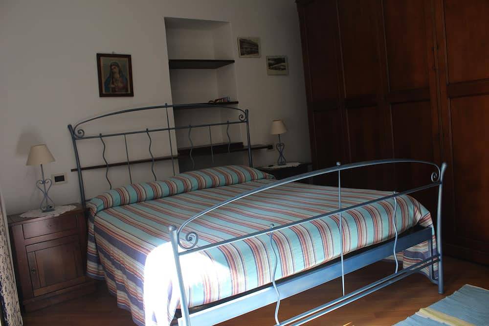 Entire apartment, Lakefront apartment in downtown Stresa with magnificent views in Stresa, Comune di Stresa