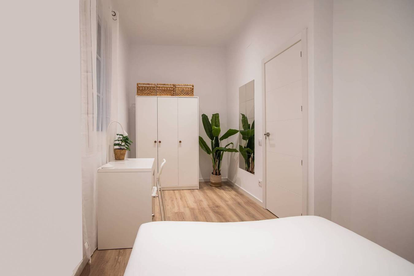 Apartamento entero, 12par1003- Luminoso piso en Paralelo in Centro Barcelona, Barcelona