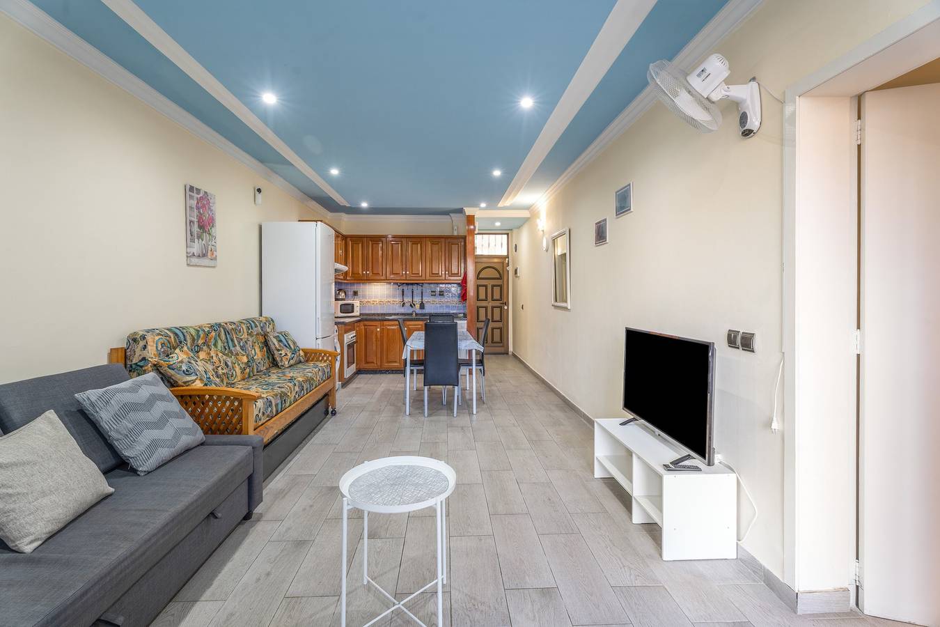 Vacation Home 'Summer Terrace Paradise' with Mountain View, Shared Pool and Wi-Fi in Costa del Silencio, Arona