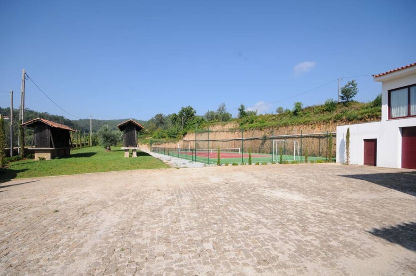 Villa for 12 people with terrace in Fornelos e Queijada, Viana do Castelo District