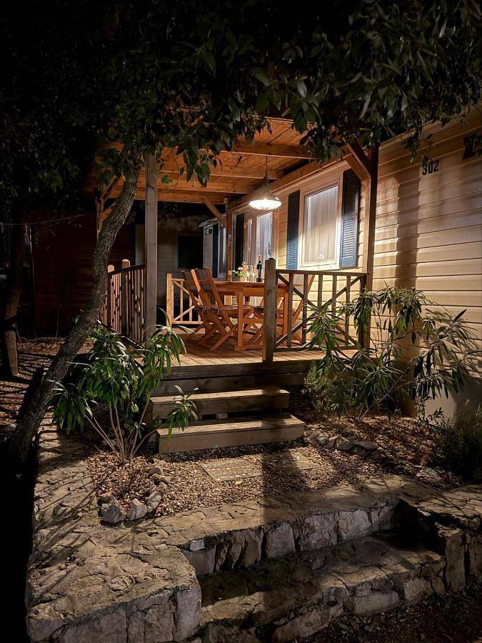 Camping für 5 Personen, mit Terrasse und Pool sowie Kinderpool in Pakostane