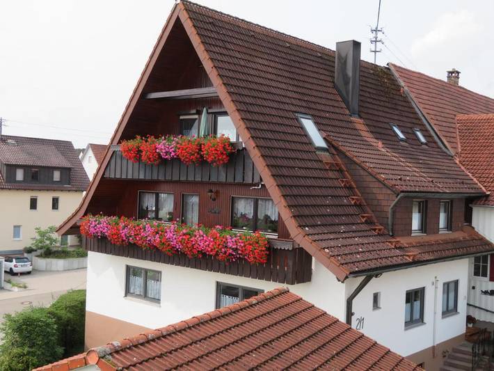Ferienwohnung für 5 Personen, mit Balkon und Terrasse sowie Garten und Ausblick
