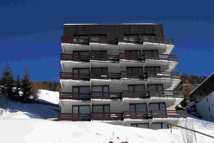 Appartement entier, À 100m des pistes de ski, 5ème étage, vue montagne, balcon, parking, télévision, casier à ski, 35m² in Massif de la Vanoise