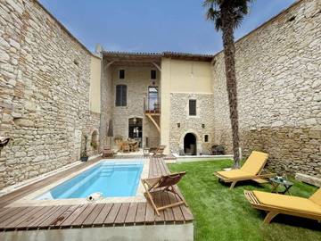 Gîte pour 10 personnes, avec piscine ainsi que jardin et balcon à Monségur