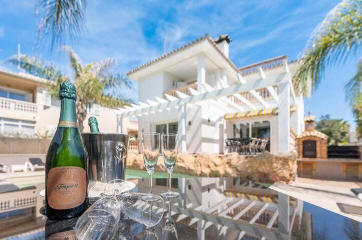 Villa für 12 Personen, mit Balkon und Whirlpool sowie Terrasse und Pool in Playa de Palma - 4