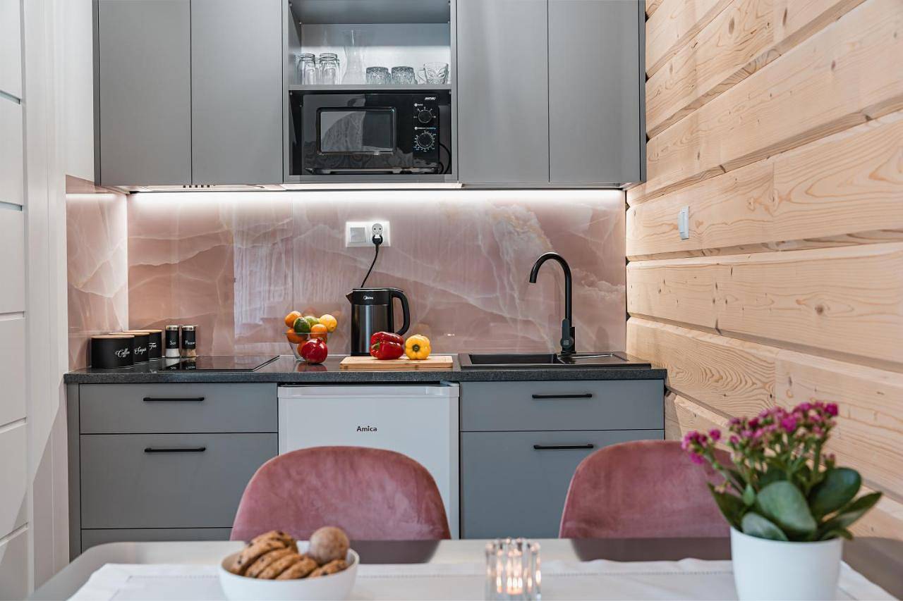 Górski Horyzont - domki nad jeziorem z widokiem na Tatry in Kluszkowce, Karpaty (Polska)