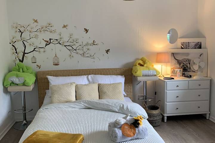 Apartment for 4 people, with sauna and garden, with pets in East Kilbride