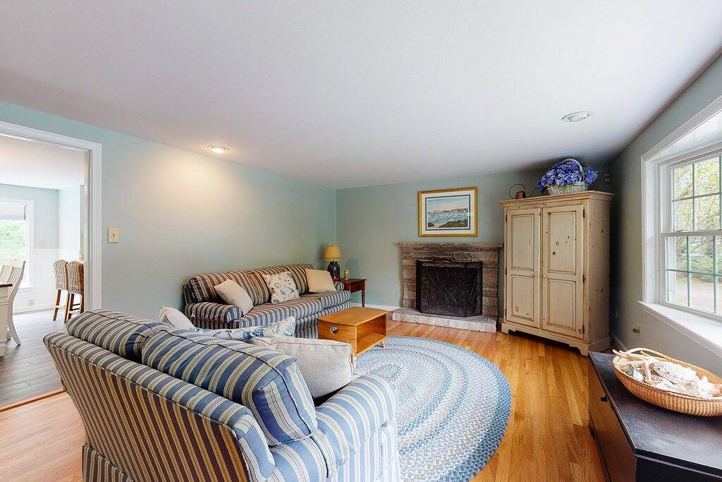 Family home with association beach access and elevated deck in West Harwich, Harwich