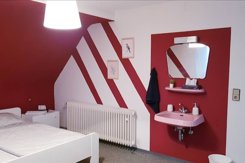 Ganze Wohnung, Doppelzimmer 20 qm mit Dusche in Bad Liebenzell, Nordschwarzwald
