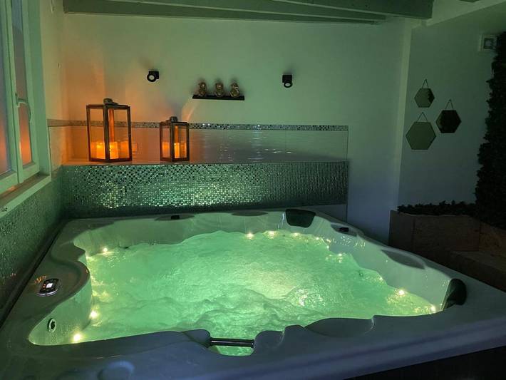 Location de vacances pour 2 personnes, avec terrasse et jacuzzi à Arcueil