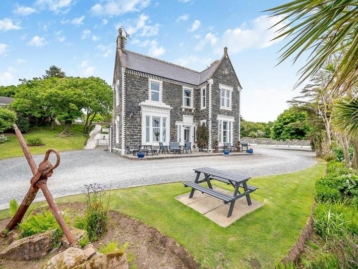 Holiday home for 15 people, with garden in Portpatrick