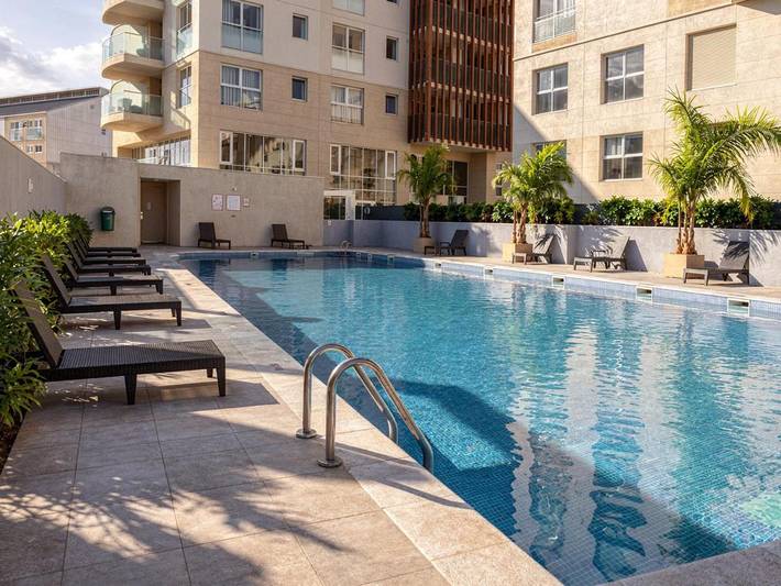 Ferienwohnung für 2 Personen, mit Balkon und Terrasse sowie Pool und Ausblick in Gibraltar