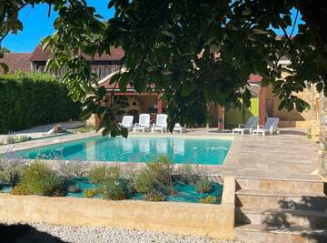 Cottage pour 2 personnes, avec jardin et piscine à Saint-Martial-de-Nabirat
