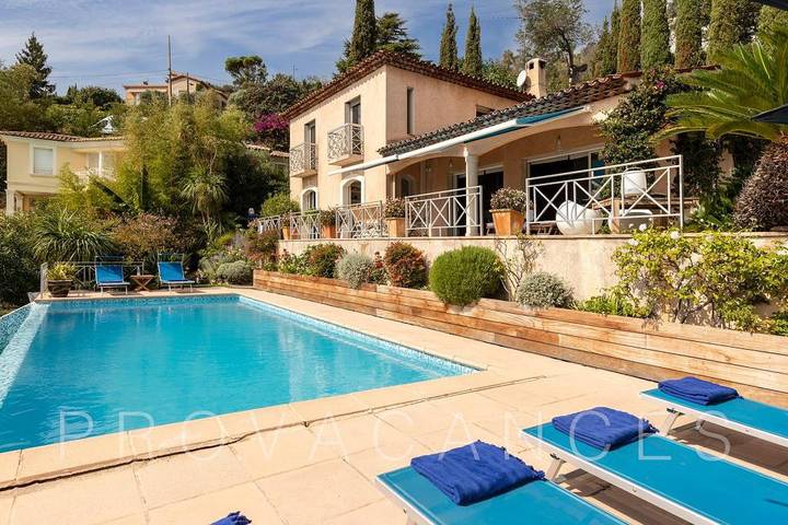 Villa voor 8 personen, met balkon/terras en zwembad in Mandelieu-la-Napoule