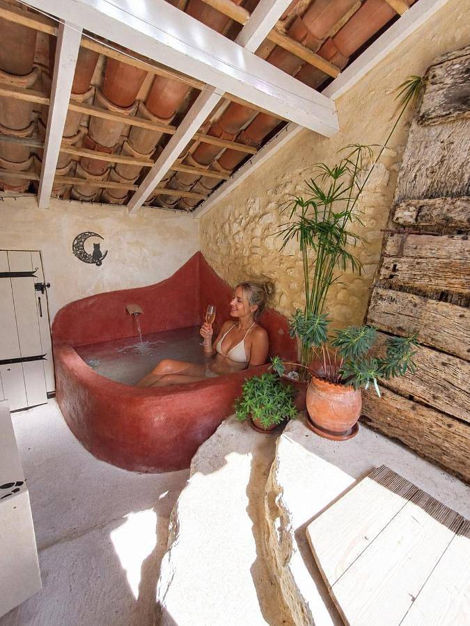 Location de vacances pour 2 personnes, avec Balcon et Terrasse ainsi que Jardin et Piscine à Flaugnac