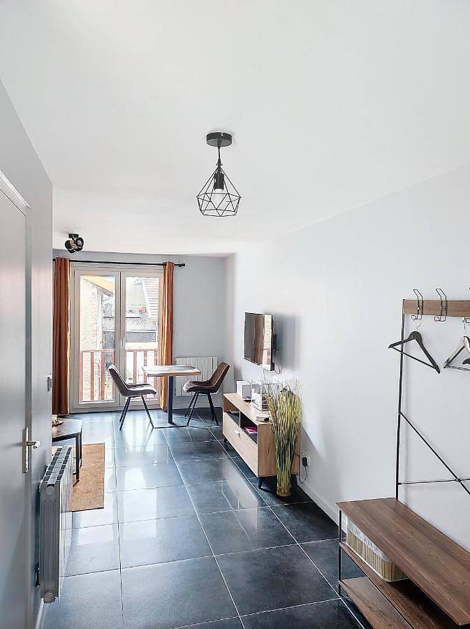 Gîte pour 2 personnes, avec terrasse à Oyonnax - 2