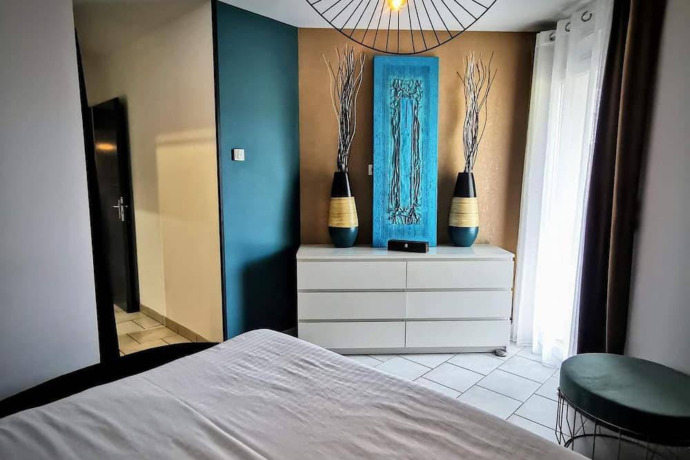 Villa with heated pool, spa, large children's play area in Saint-Médard-en-Jalles, Región de Burdeos