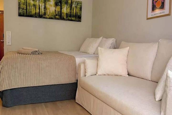 Ganze Wohnung, Modern studio with balcony in central Stockholm in Norrmalms stadsdelsområde, Stockholm