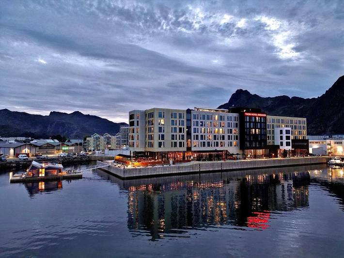 Hôtel pour 2 personnes, avec vue ainsi que terrasse et sauna, animaux acceptés dans Svolvær