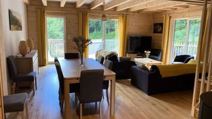 Appartement de vacances pour 10 personnes, avec terrasse dans le Cantal