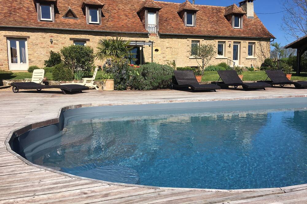 Maison de campagne avec piscine 14 personnes in Jumilhac-le-Grand, Parc naturel régional Périgord-Limousin