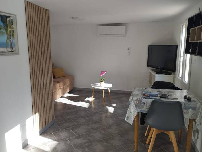 Location de vacances pour 3 personnes, avec terrasse et vue à Le Revest-les-Eaux - 4